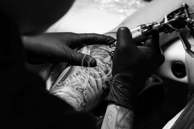 800x533xjun-cha-and-jose-lopez-london-pop-up-lowrider-tattoo-studio-recap-14.jpg.pagespeed.ic_.8RKBFzpVD1